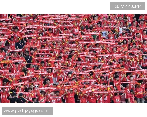 巨幅足球球星贴墙画点燃青春热血让球迷沉浸在绿茵梦想之中