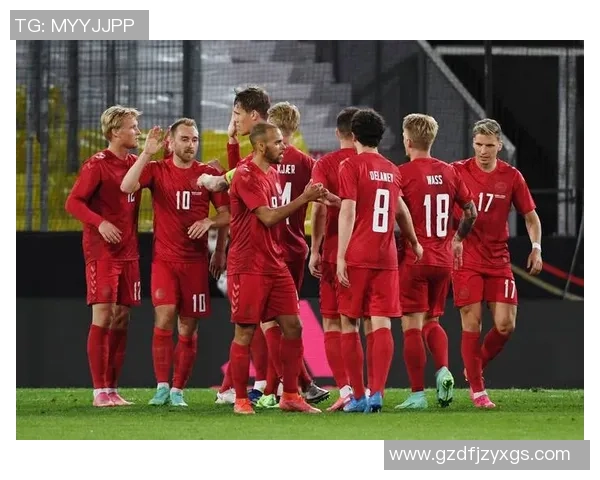 足球巨星豪气晒奖杯彰显辉煌成就引发球迷热烈讨论